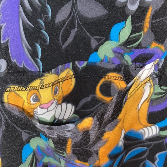 Disney The Lion King Simba Ladies Scrub Top Short Sleeve Shirt Size XS Medical - Picture 5 of 11